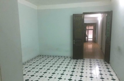 Cho thuê ở nhóm 6 người nhà TT ngõ Giải Phóng, Hoàng Mai, 90m x 1T - Giá 10.5tr đủ đồ, ở ngay